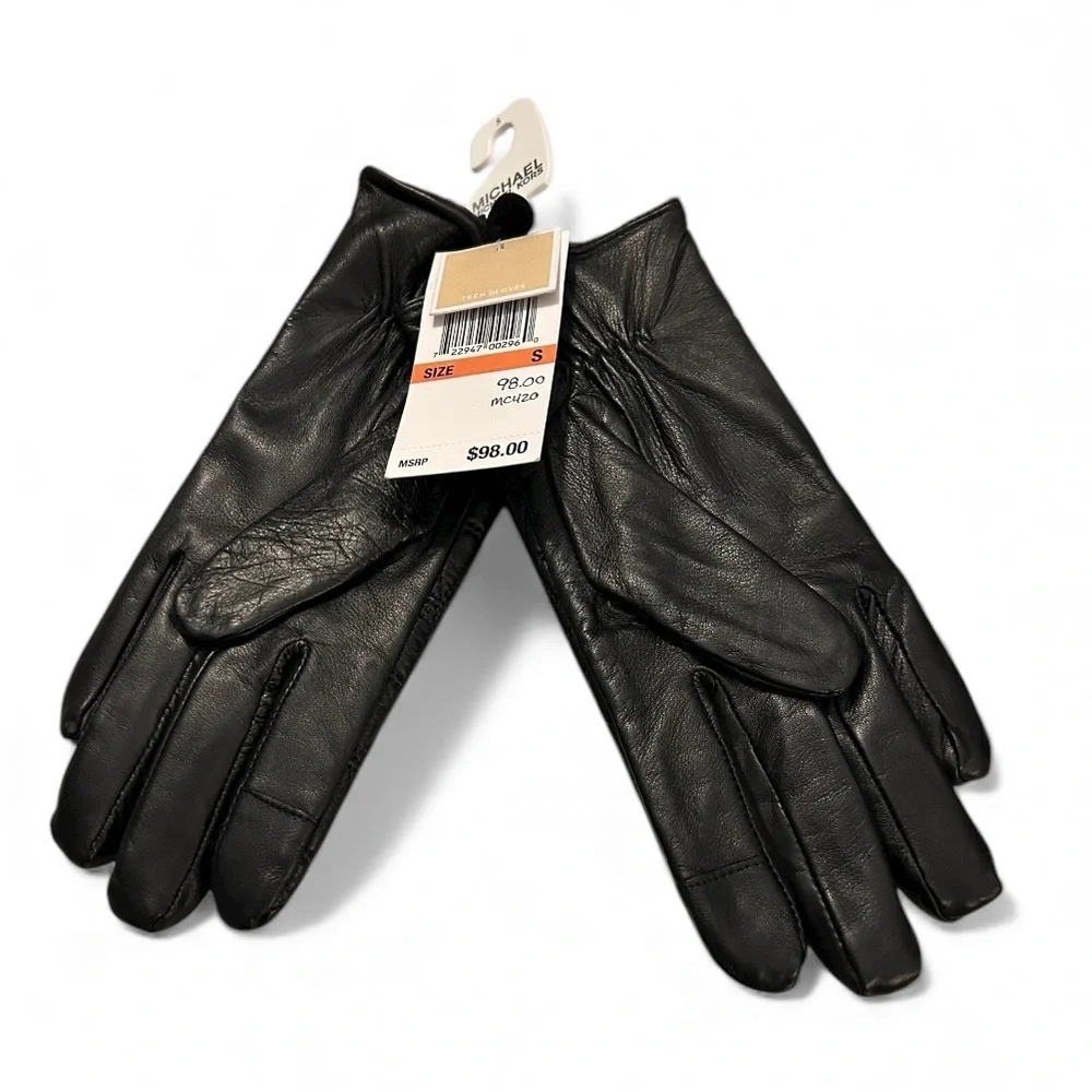 Michael Kors NWT Quilted leather tech gloves